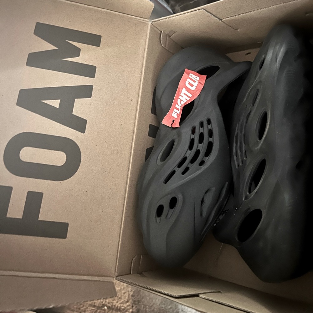 YEEZY FOAM RUNNER BLACK